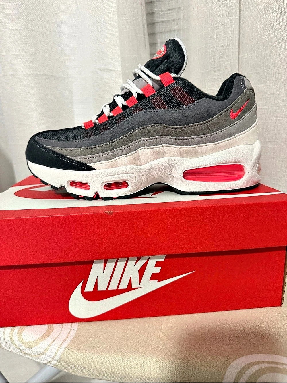 Nike Air Max 95 Gray & Red US 6.5Y NWT